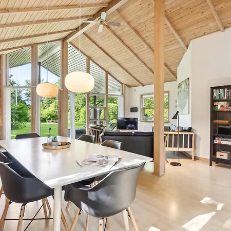 Сasa de vacaciones Three-bedroom In