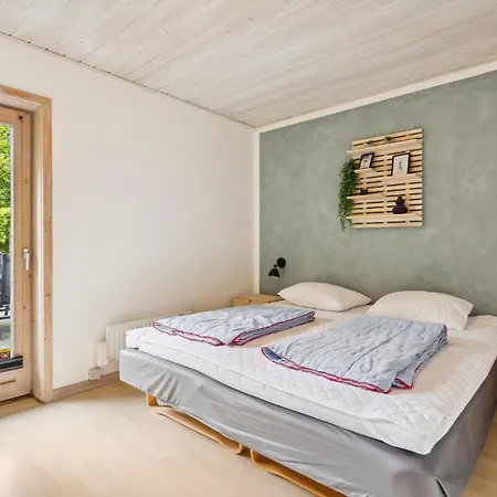 Holiday home 3 Bedroom Awesome Home In Oksbol *