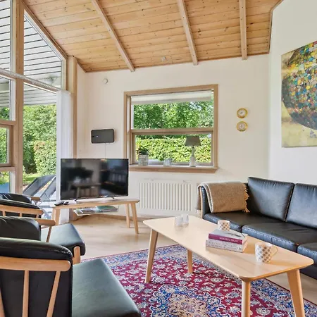 Stunning In With Kitchen Holiday home *